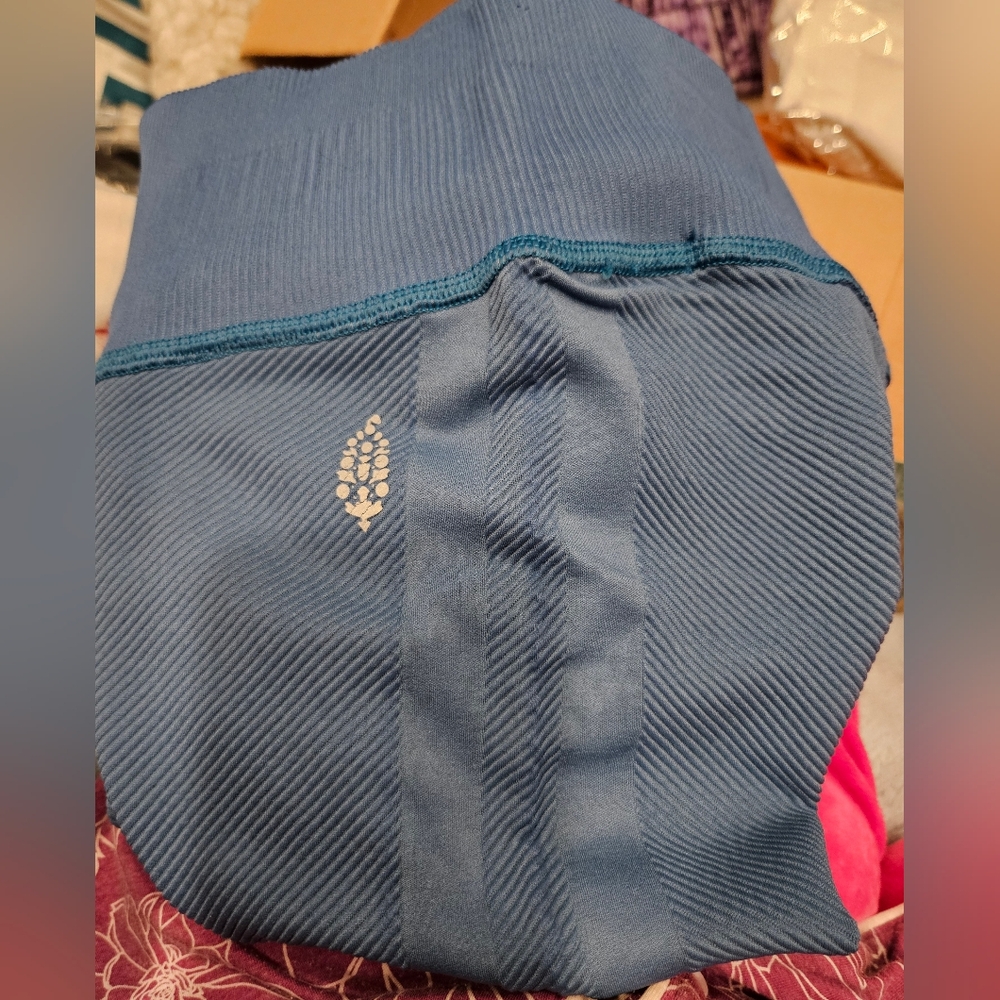 NWT Free People Movement Free Throw High Waist Ribbed Leggings in Coastline - S - Picture 3 of 4